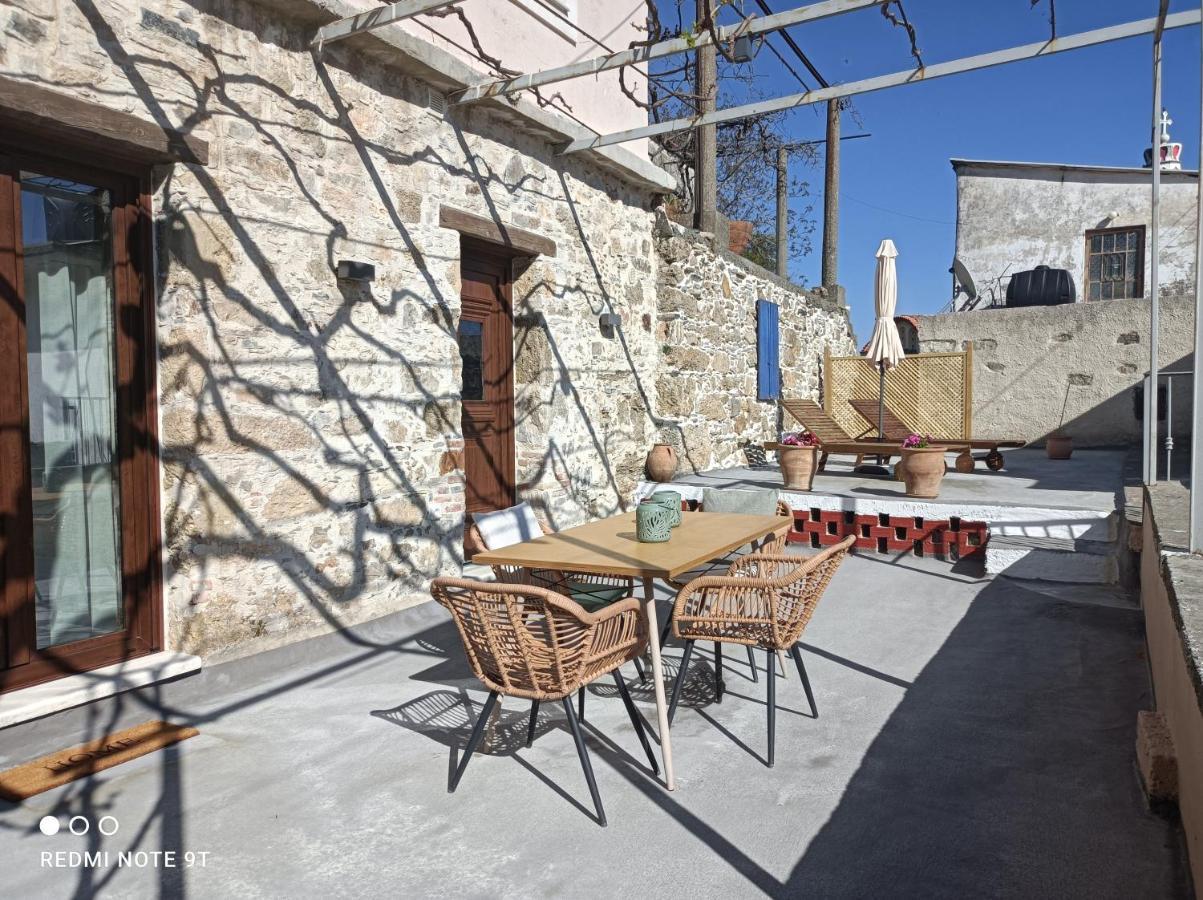 Stairs Homes & Suites Kamaria  Bagian luar foto
