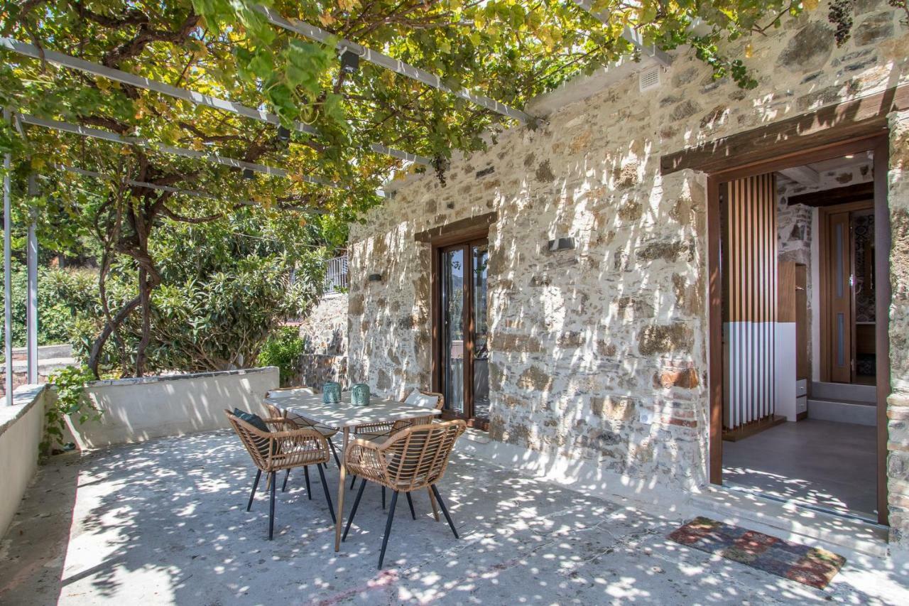 Stairs Homes & Suites Kamaria  Bagian luar foto