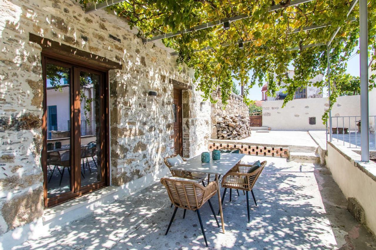Stairs Homes & Suites Kamaria  Bagian luar foto