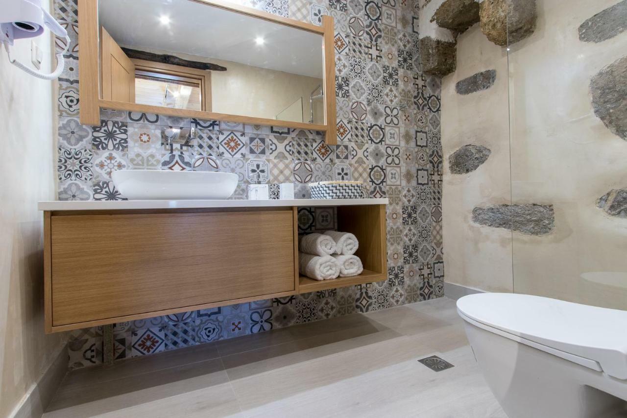 Stairs Homes & Suites Kamaria  Bagian luar foto
