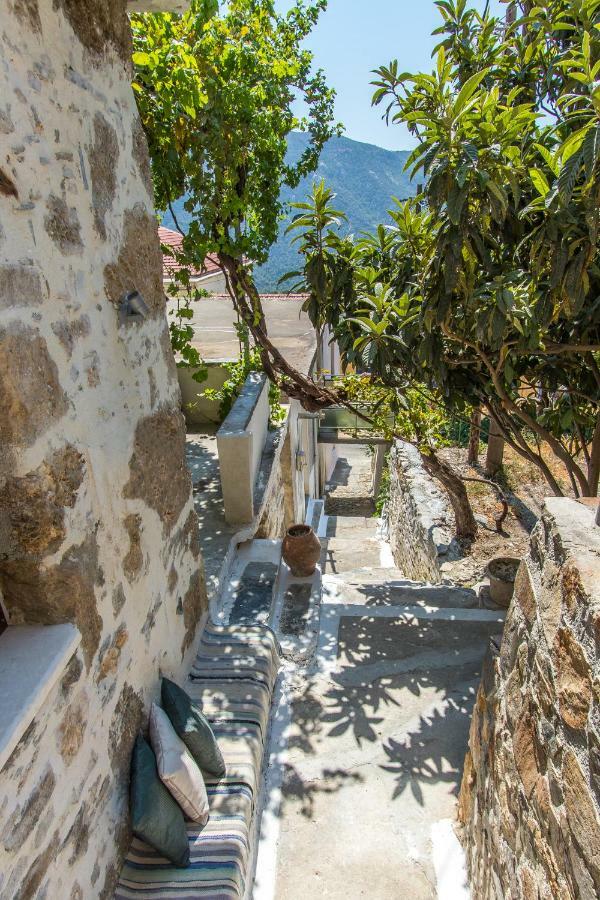 Stairs Homes & Suites Kamaria  Bagian luar foto